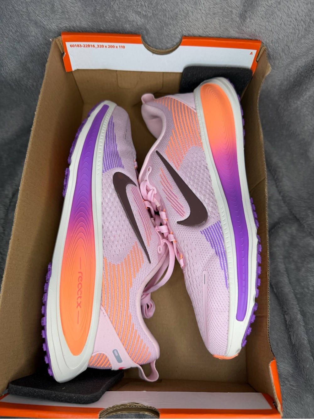 Nike Vomero 18 Youth size 7 or Women’s 8 Running Shoes